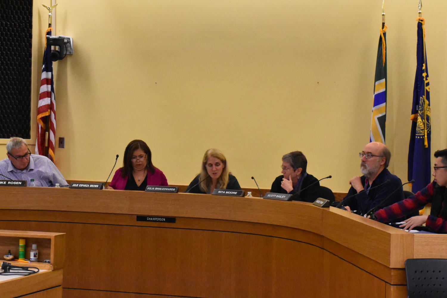 School board members vote on Resolution 5515 on Sept. 26, which sets the target completion date for Lincoln as Aug. 2023.