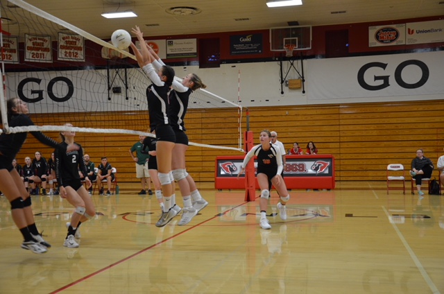 Varsity volleyball team
scores agasint Wilson
at the home game on
Thursday September
13.