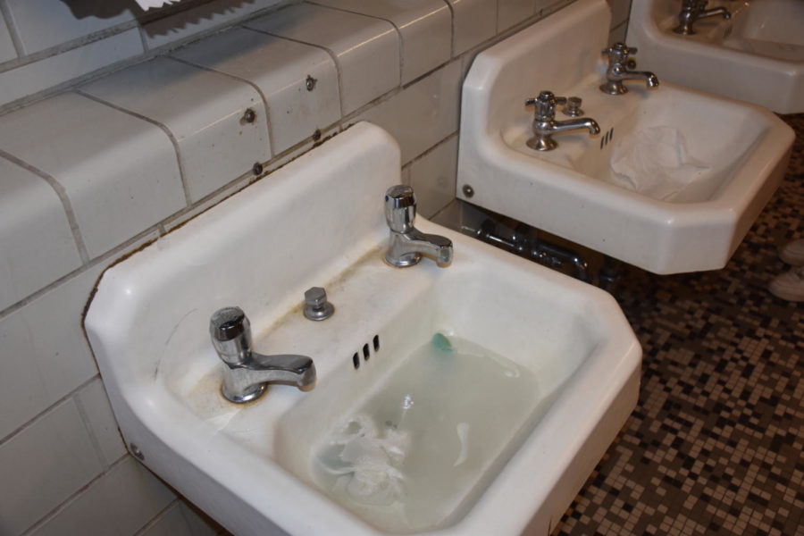 Boy’s, girl’s and the gender-neutral bathroom have broken, clogged and dirty sinks. While bathrooms
are cleaned by janitorial staff, few repairs have been made.
