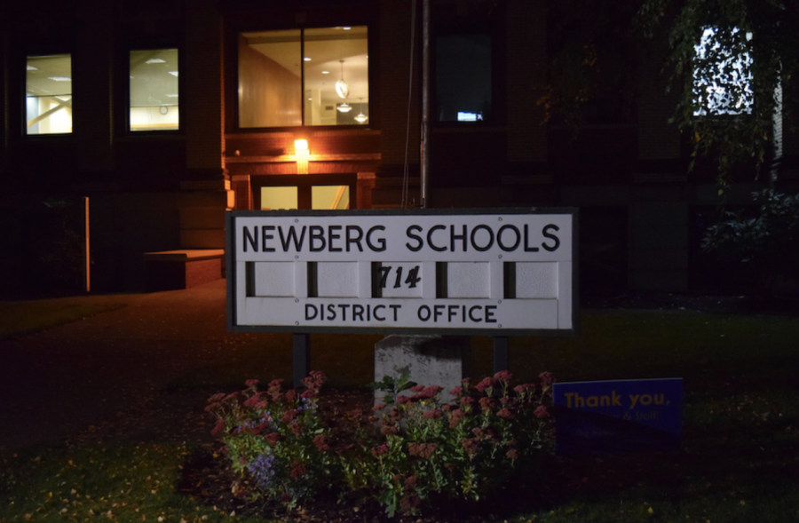 Newberg+School+District+office%2C+where+in-person+board+meetings+are+held.+In+July%2C+the+Newberg+School%0ABoard+voted+to+ban+political+symbols+in+the+classroom%2C+including+Black+Lives+Matter+and+LGBTQIA%2B%0Aflags.