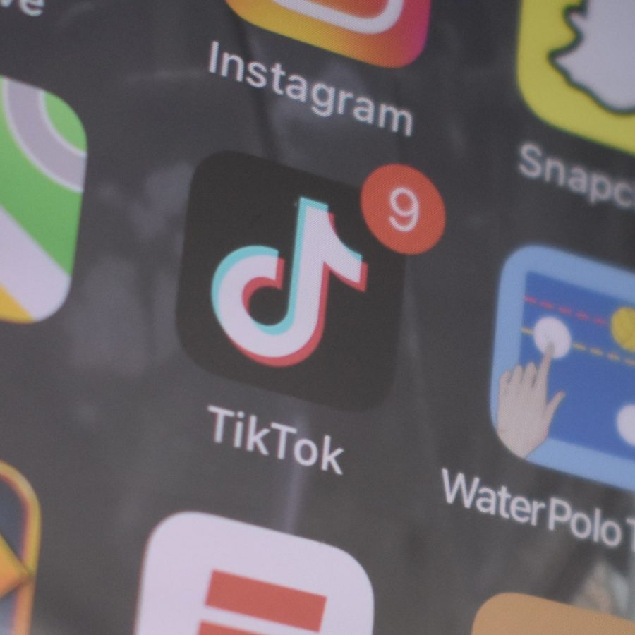 TikTok has recently established a screen time limit that restricts users under 18 from exceeding 60 minutes of use, however, the policy comes with imperfections and parts that could be improved on.