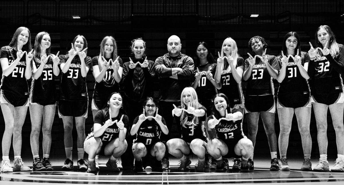 The+girls+varsity+basketball+team+poses+in+uniform.