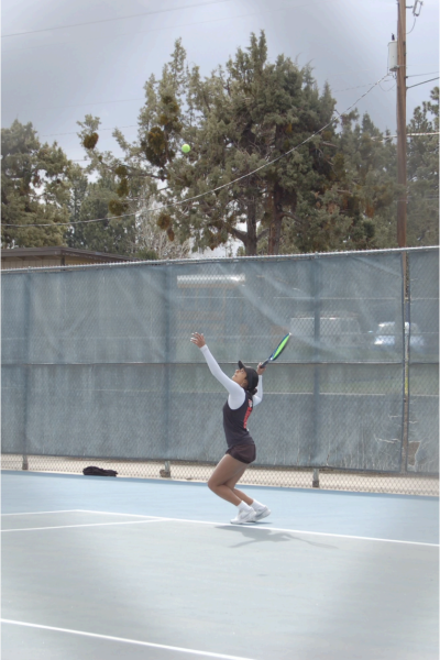 Sitara Soman serves the ball during a tennis match.