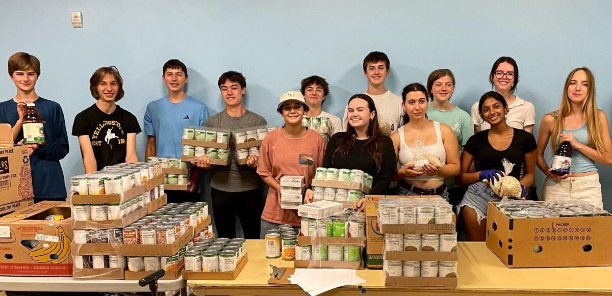  Flock Feast meets weekly on Tuesdays, where students bag lunches and groceries for people in the Lincoln area. For more information contact lhsflockfeast1@gmail.com 