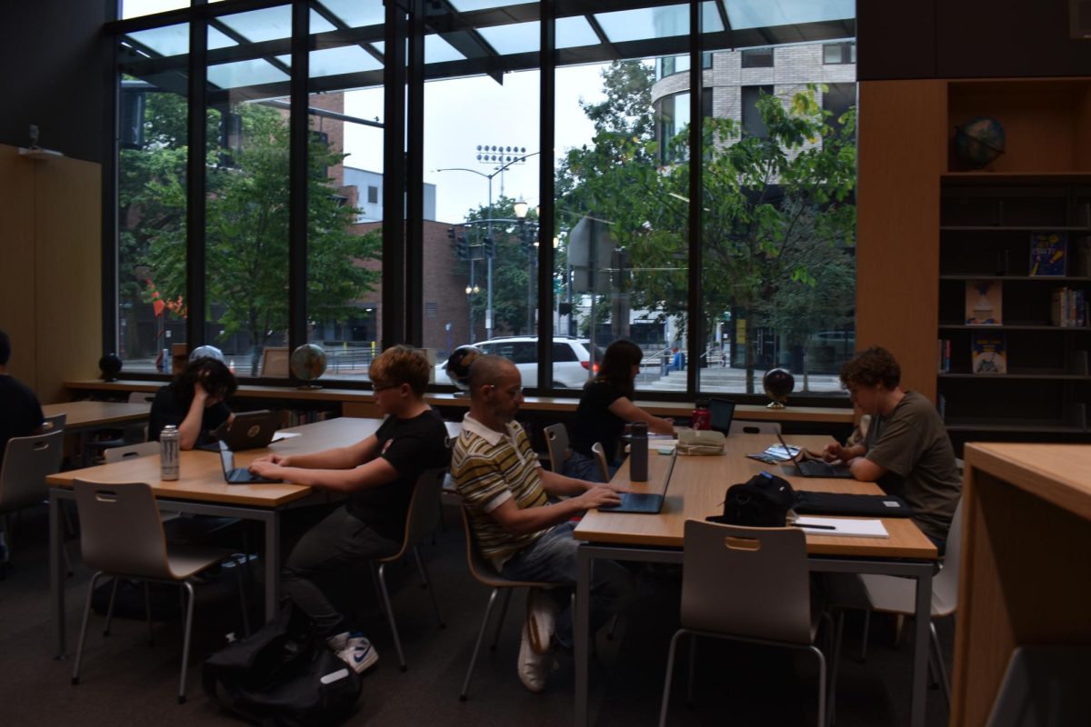 Students focus on homework in the Lincoln library during third period academic center. By Skylah Foster and Suri Reynoso