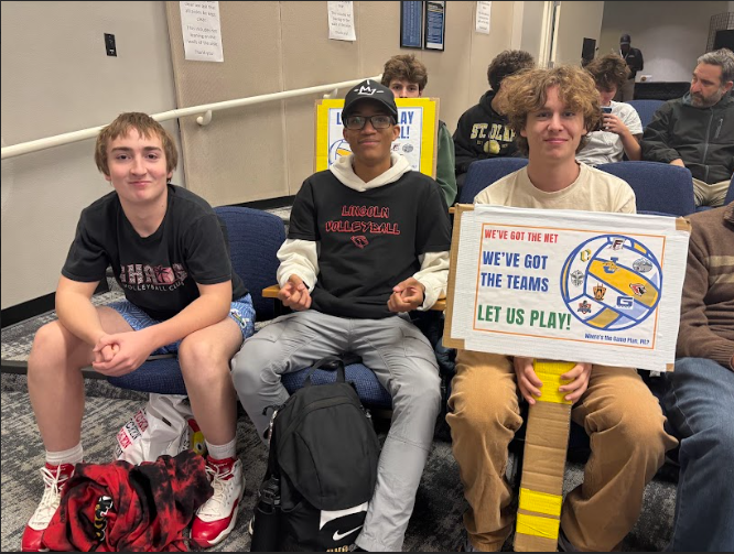 Despite the Oregon School Activities Association (OSAA) adding boys volleyball as a sanctioned school sport on Oct. 6, the Portland Interscholastic League (PIL) has decided not to run teams. Lincoln students who play boys volleyball protested this decision at a school board meeting on Nov. 4.