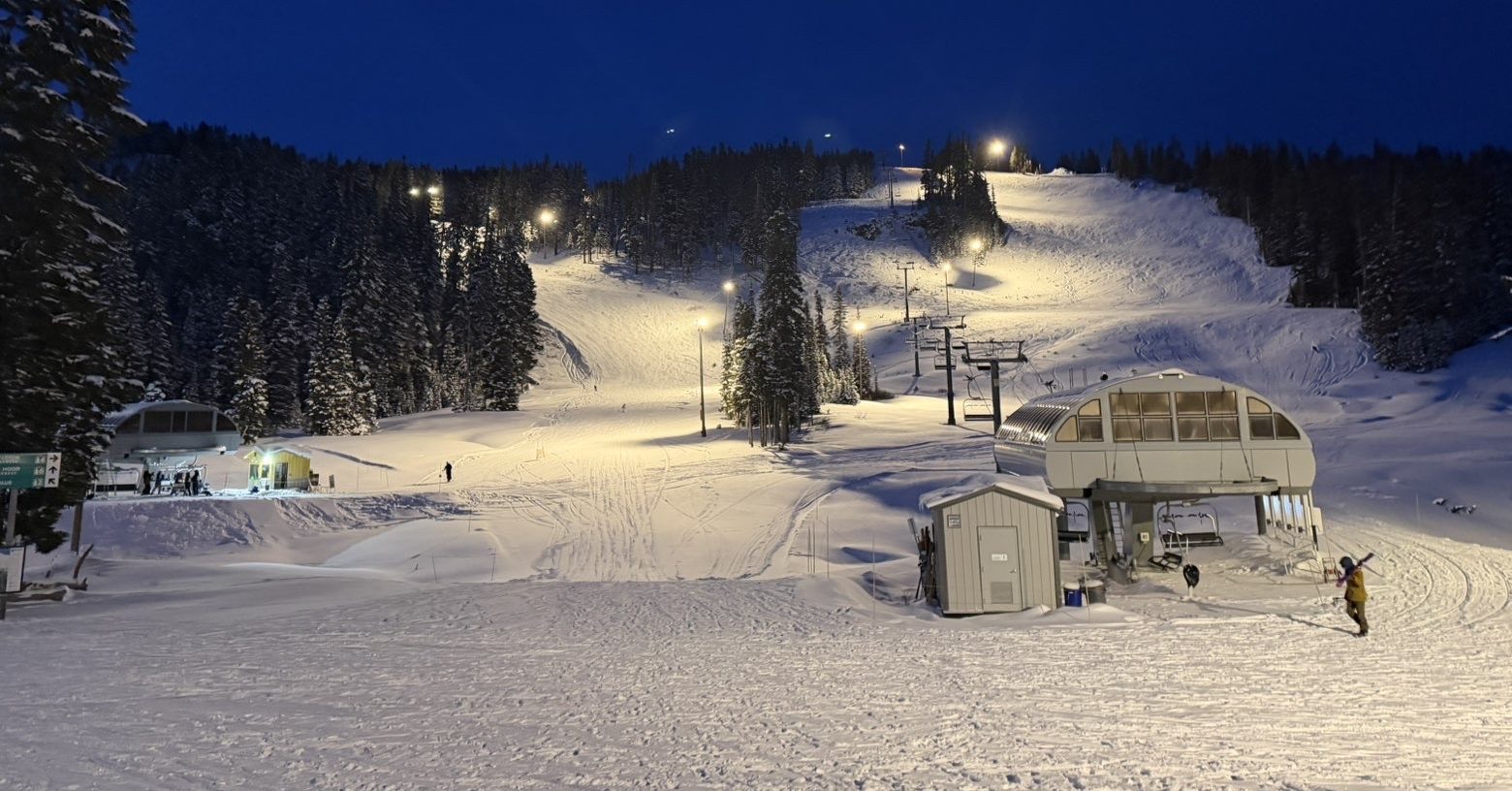 Western states in the U.S. are facing what meteorologists call a “snow drought,” where snowpack hits historical lows and temperatures rise. As of Feb. 19, Mount Hood has received significantly more snowfall and has 49 inches at 5,366-foot elevation.